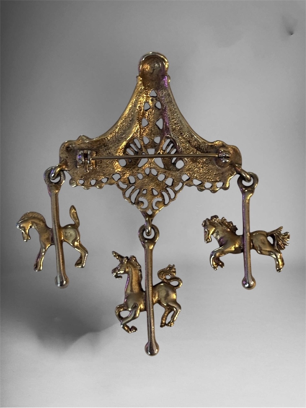 VTG Ornate Filigree Carousel Brooch - Picture 4 of 4